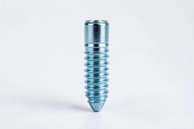 Implante dentário de metal em destaque, simbolizando o procedimento.